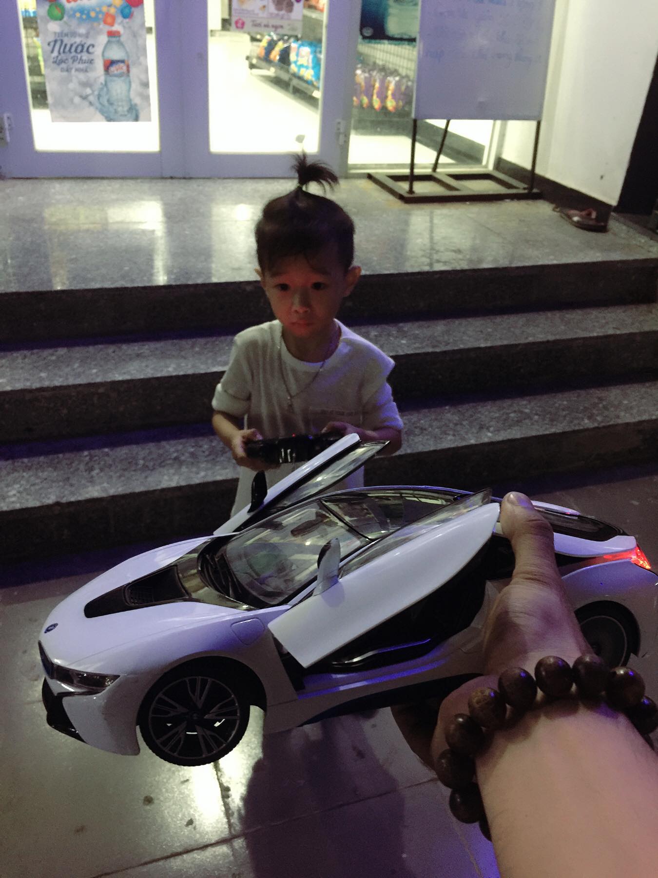 Ca sĩ nhóm MTV khoe xế sang vợ tặng Noel và sự thật đắng